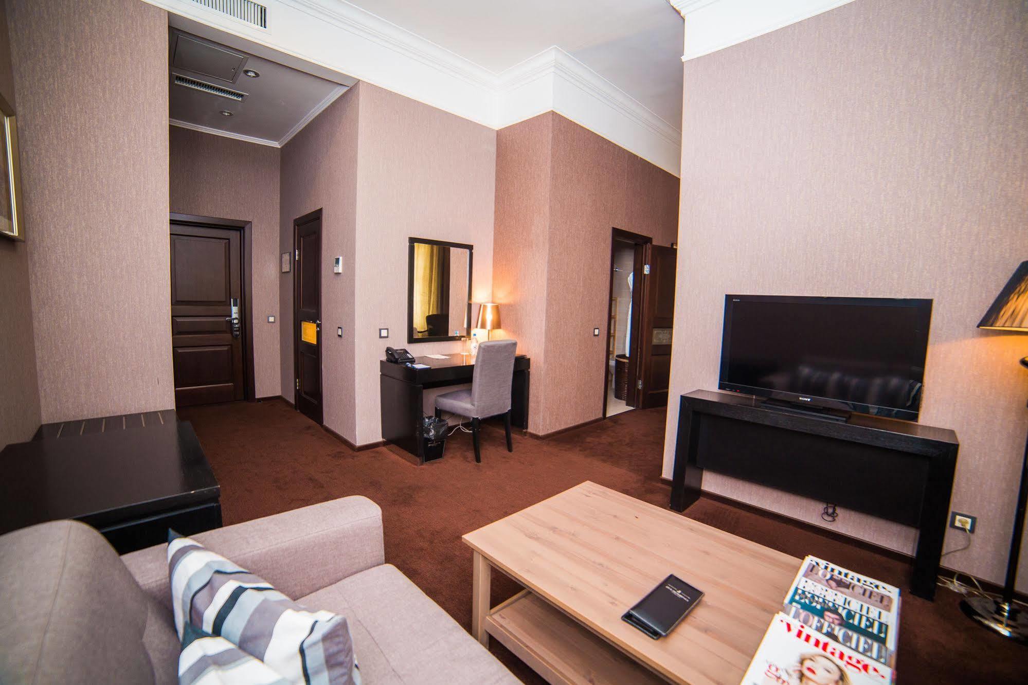 Jelsomino Boutique Hotel Asztana Kültér fotó