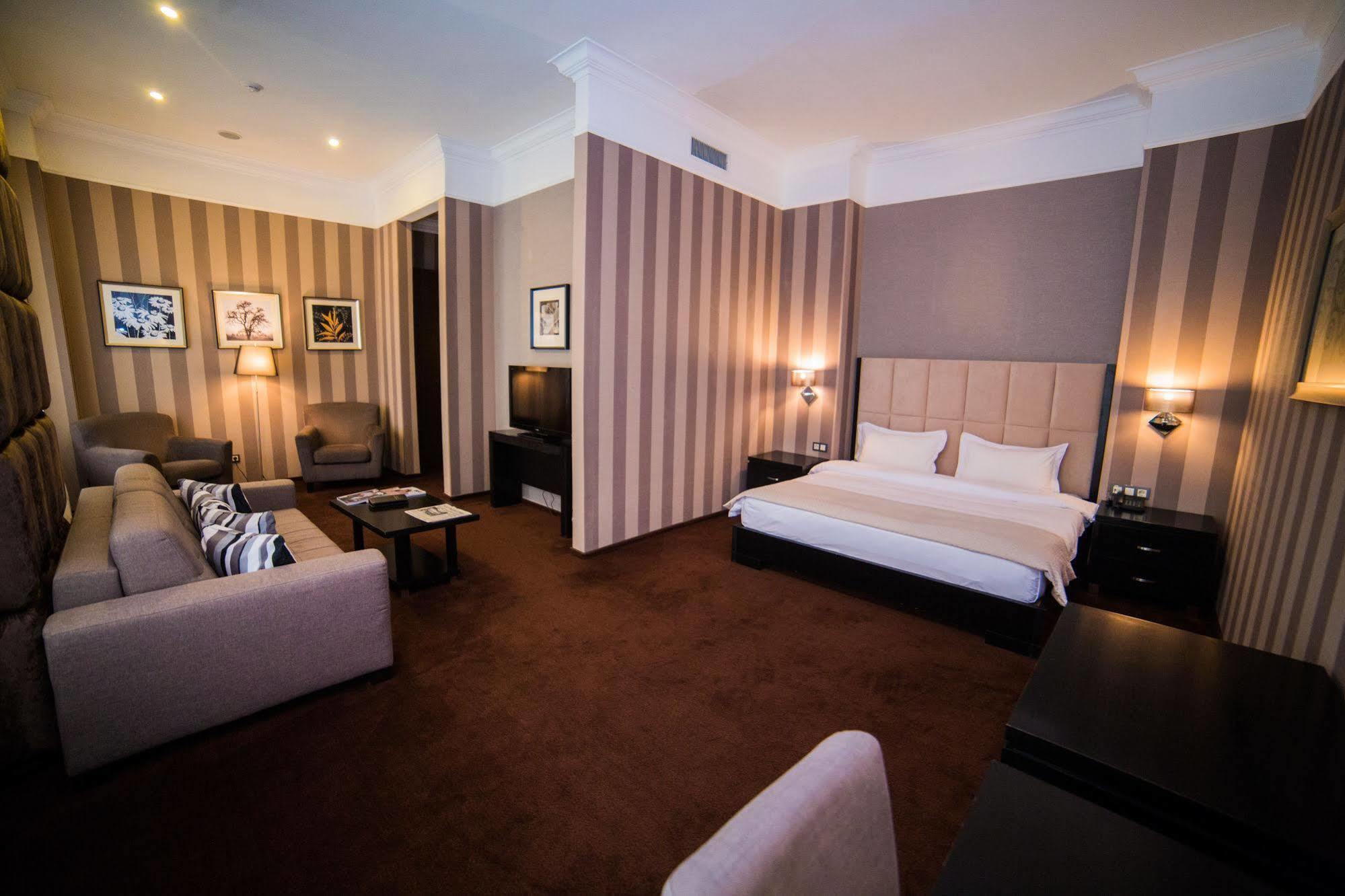 Jelsomino Boutique Hotel Asztana Kültér fotó
