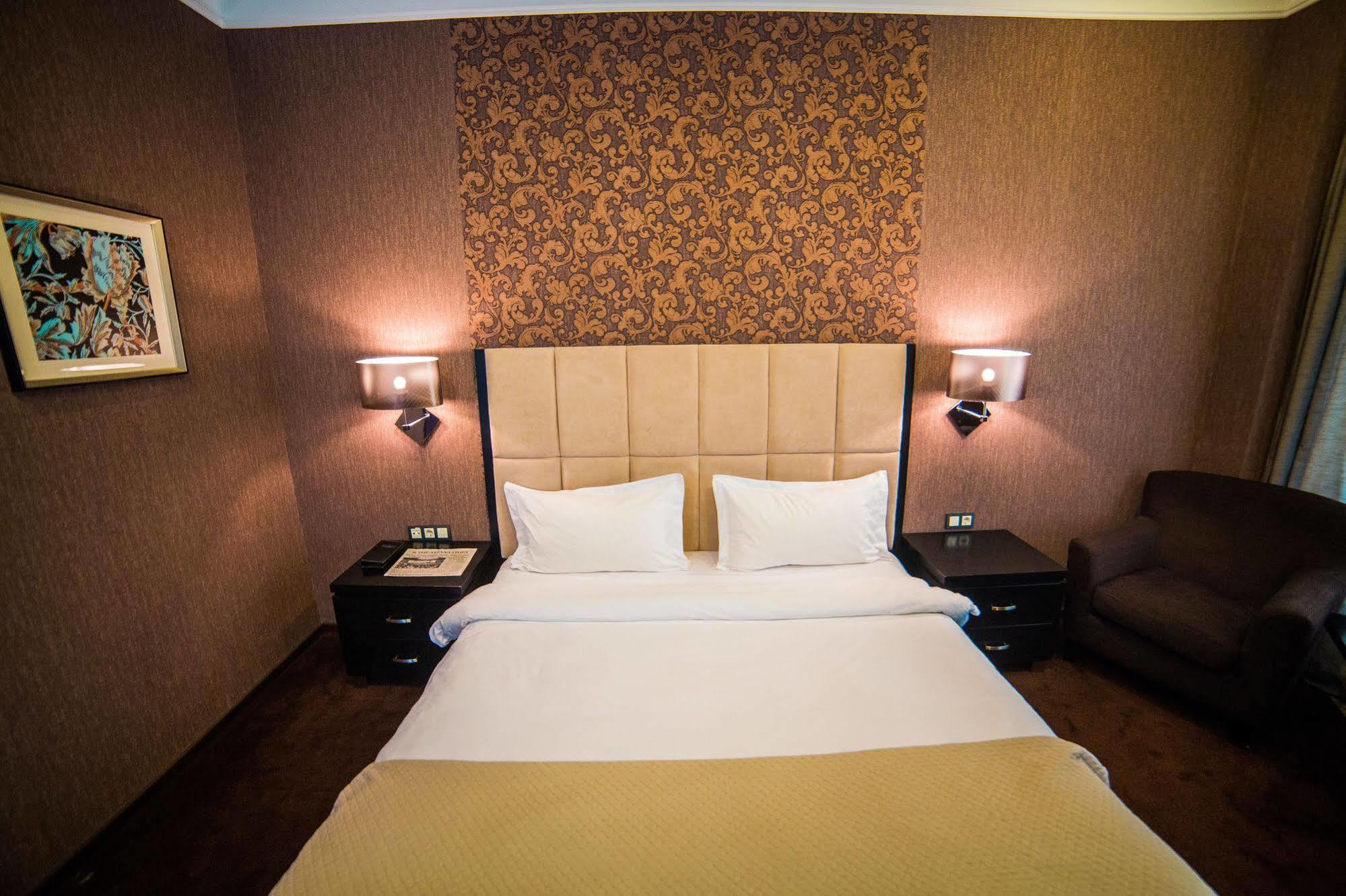 Jelsomino Boutique Hotel Asztana Kültér fotó