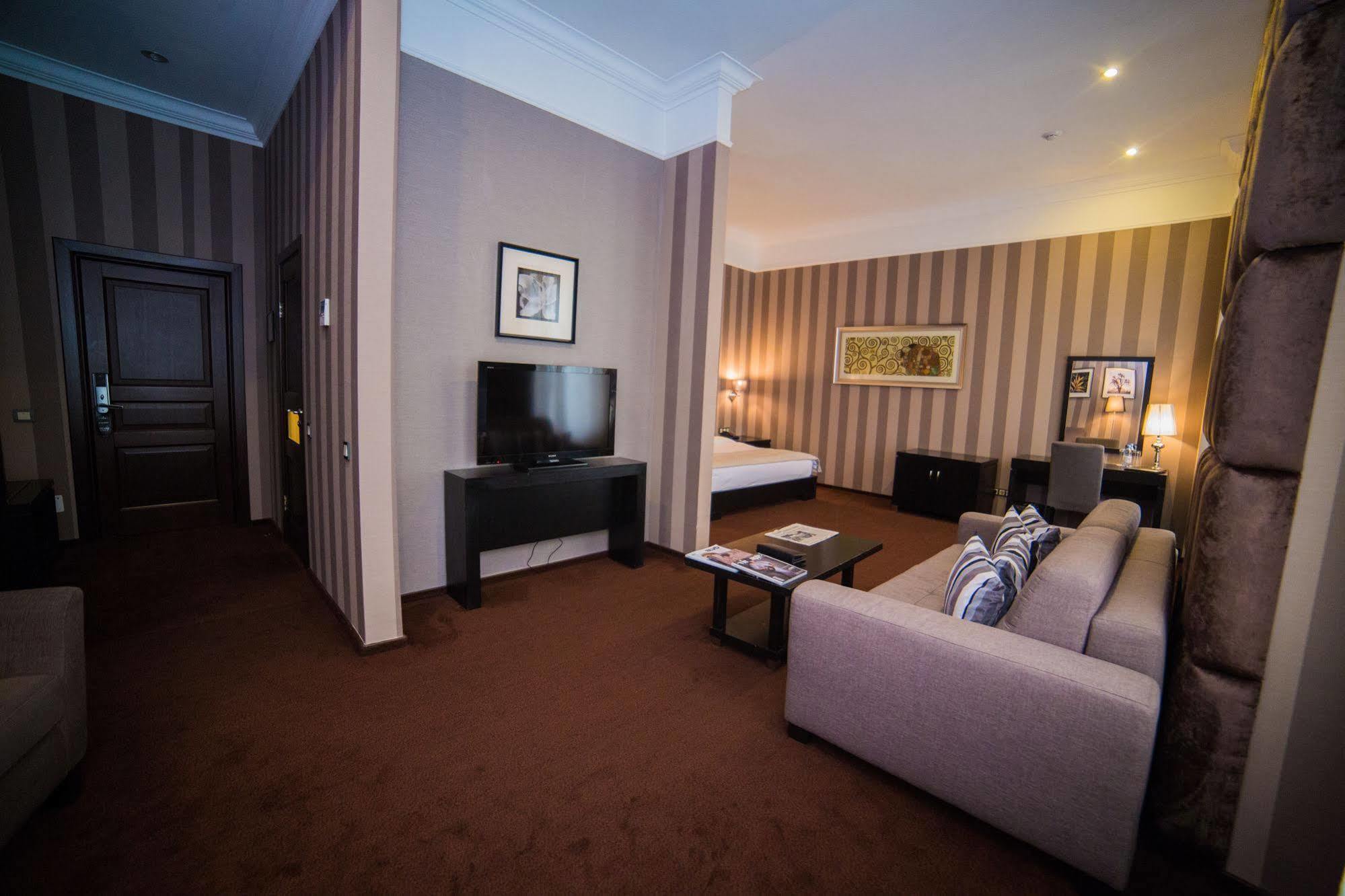 Jelsomino Boutique Hotel Asztana Kültér fotó