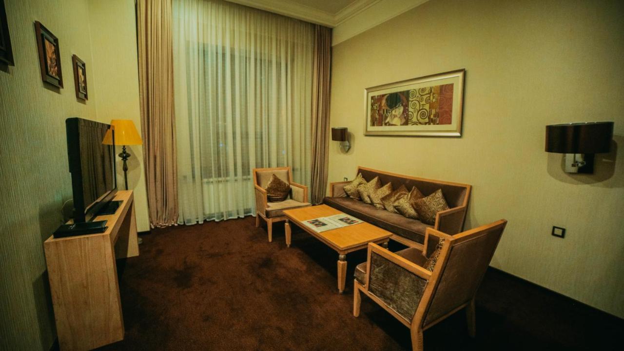 Jelsomino Boutique Hotel Asztana Kültér fotó